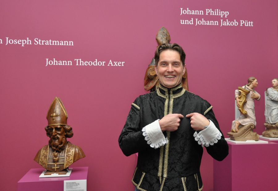 Die Wewelsburg in Gebärdensprache – Reinhard Fromme“:  In Gebärdensprache: Herzlich willkommen in der Wewelsburg (Foto: Kreismuseum Wewelsburg)